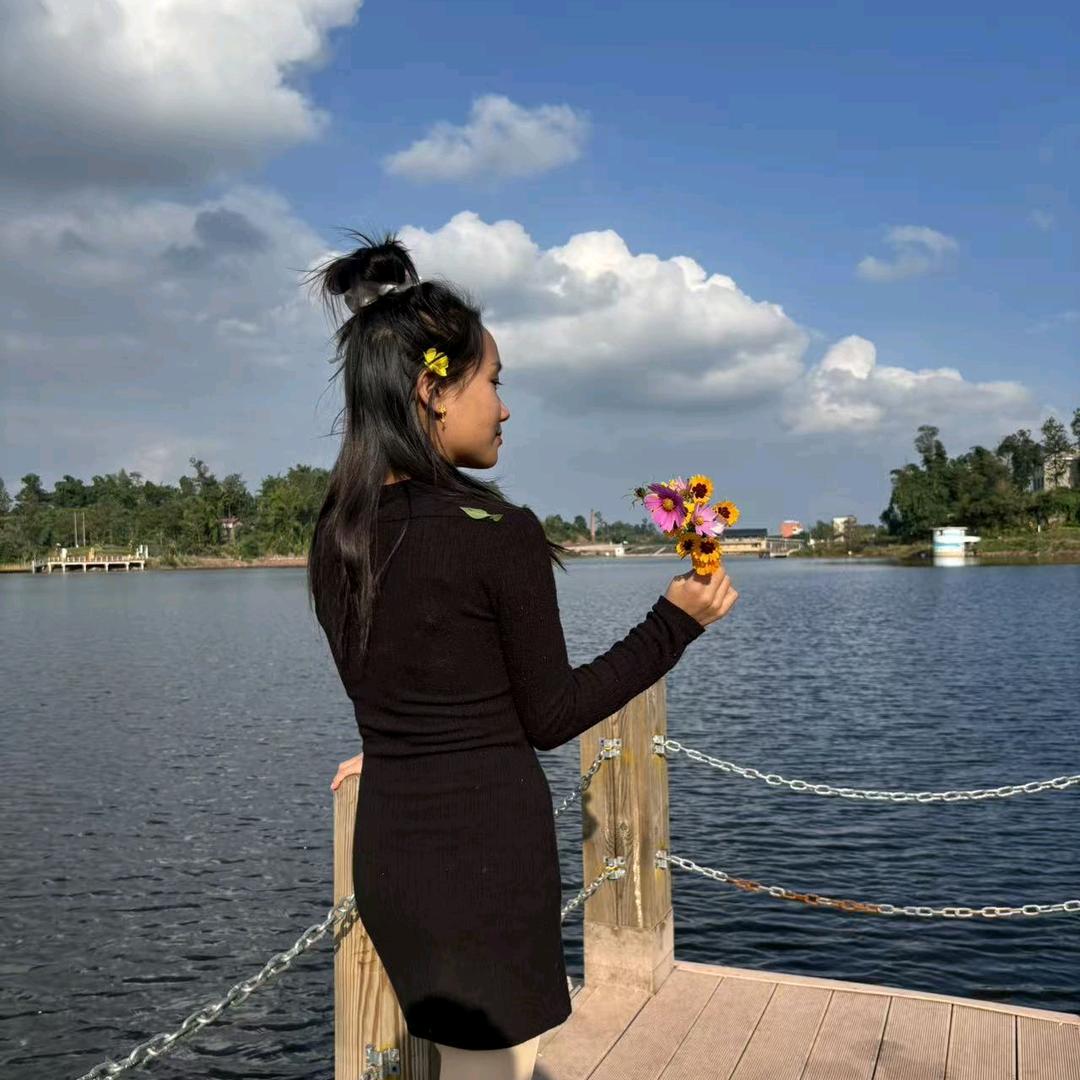 ມີນາ🇨🇳ສາວບໍ່ແກ້ວ