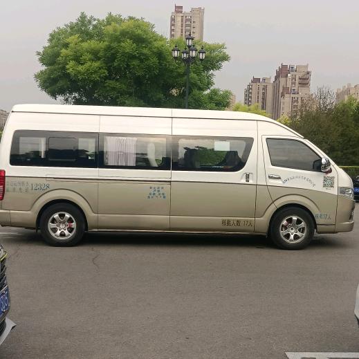 小廉包租车