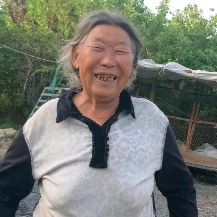 农村老太（每晚七点十分开播）