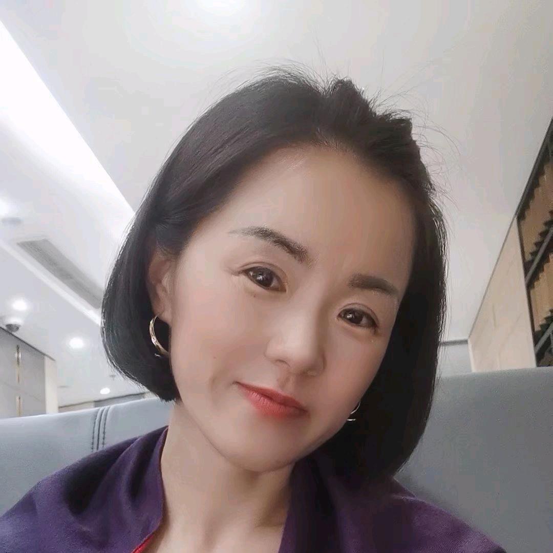 王霞
