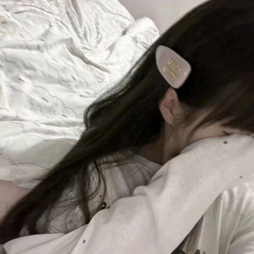 討厭吃饭討厭喝水只想睡觉