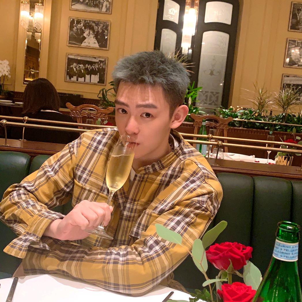 俊俏小哥