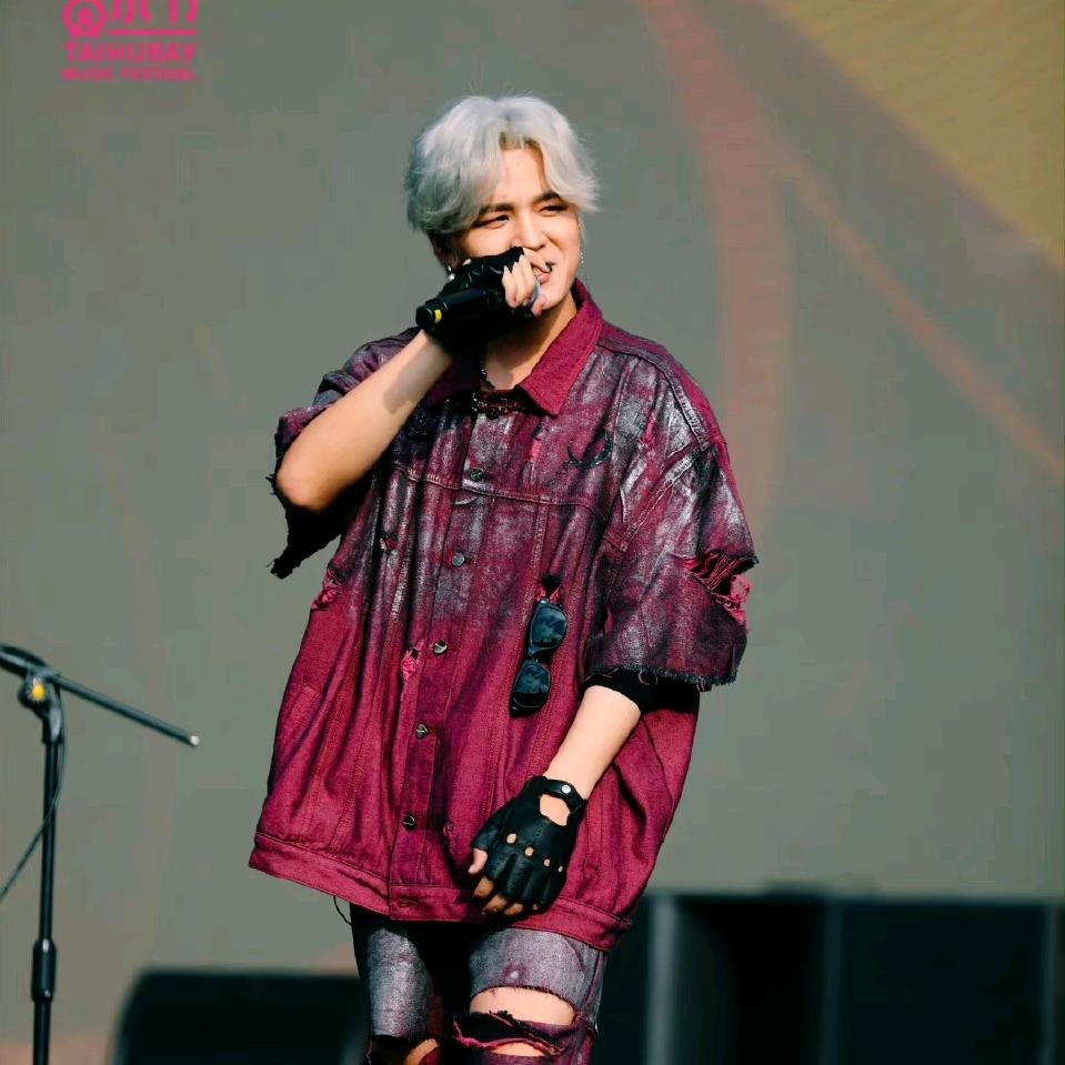 明星周边的搬运工