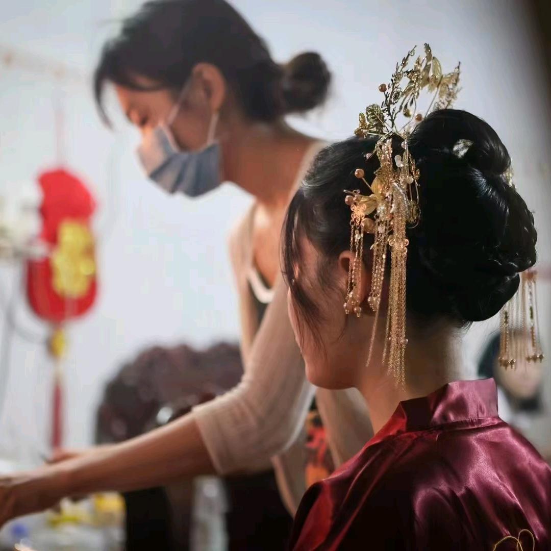珊珊化妆造型