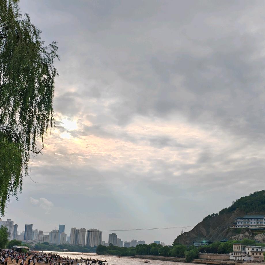 玩世不恭。