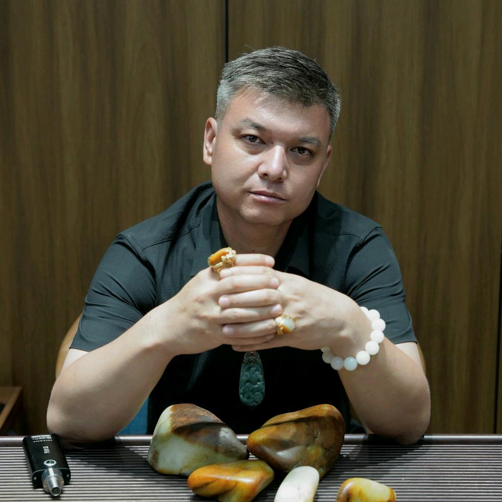 世家珠宝巴依哥助理