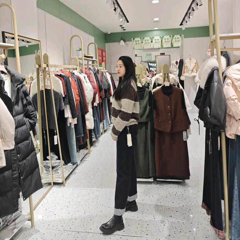 布尔津优优衣柜女装