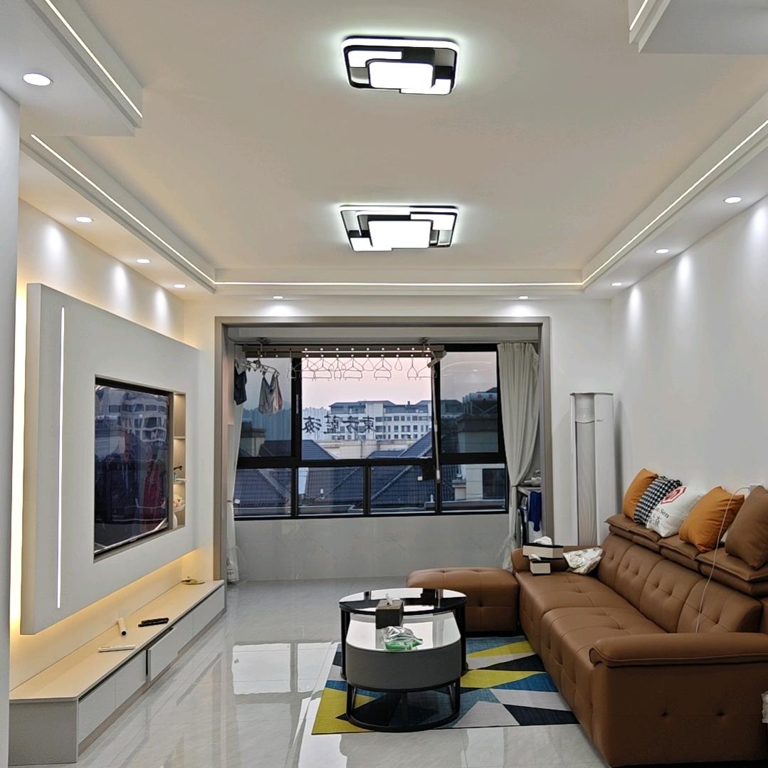 夜步舞爱好者《七零后小龙女》