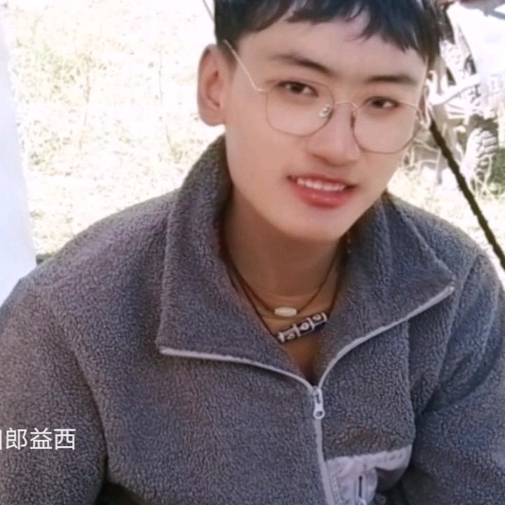 藏族。姑娘。
