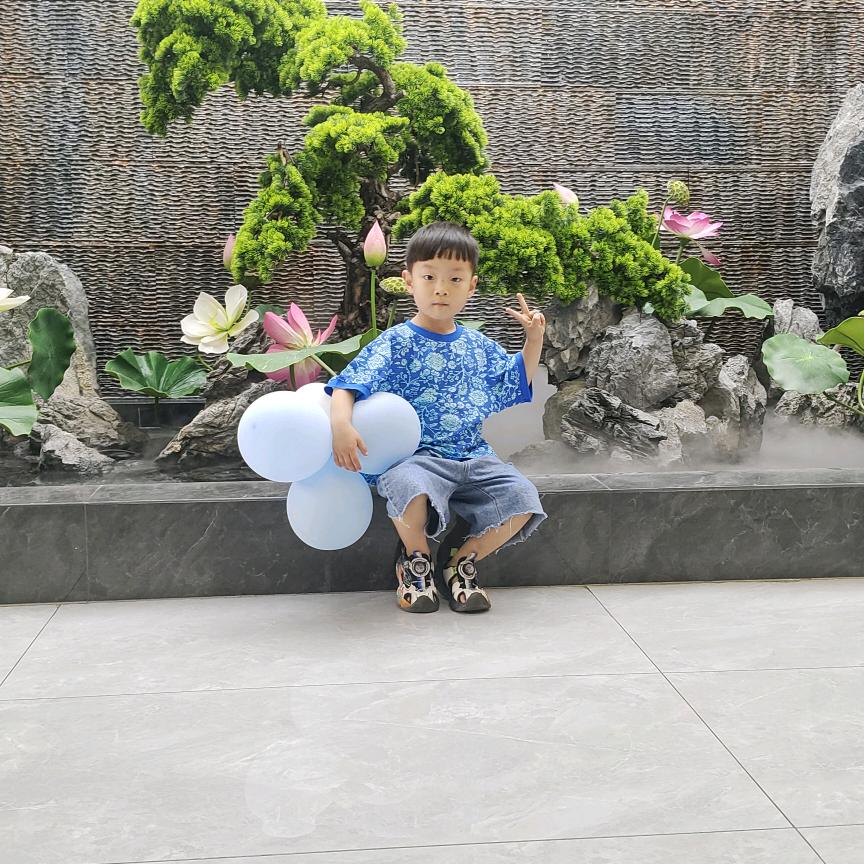 在小小的花园里面挖呀挖呀挖