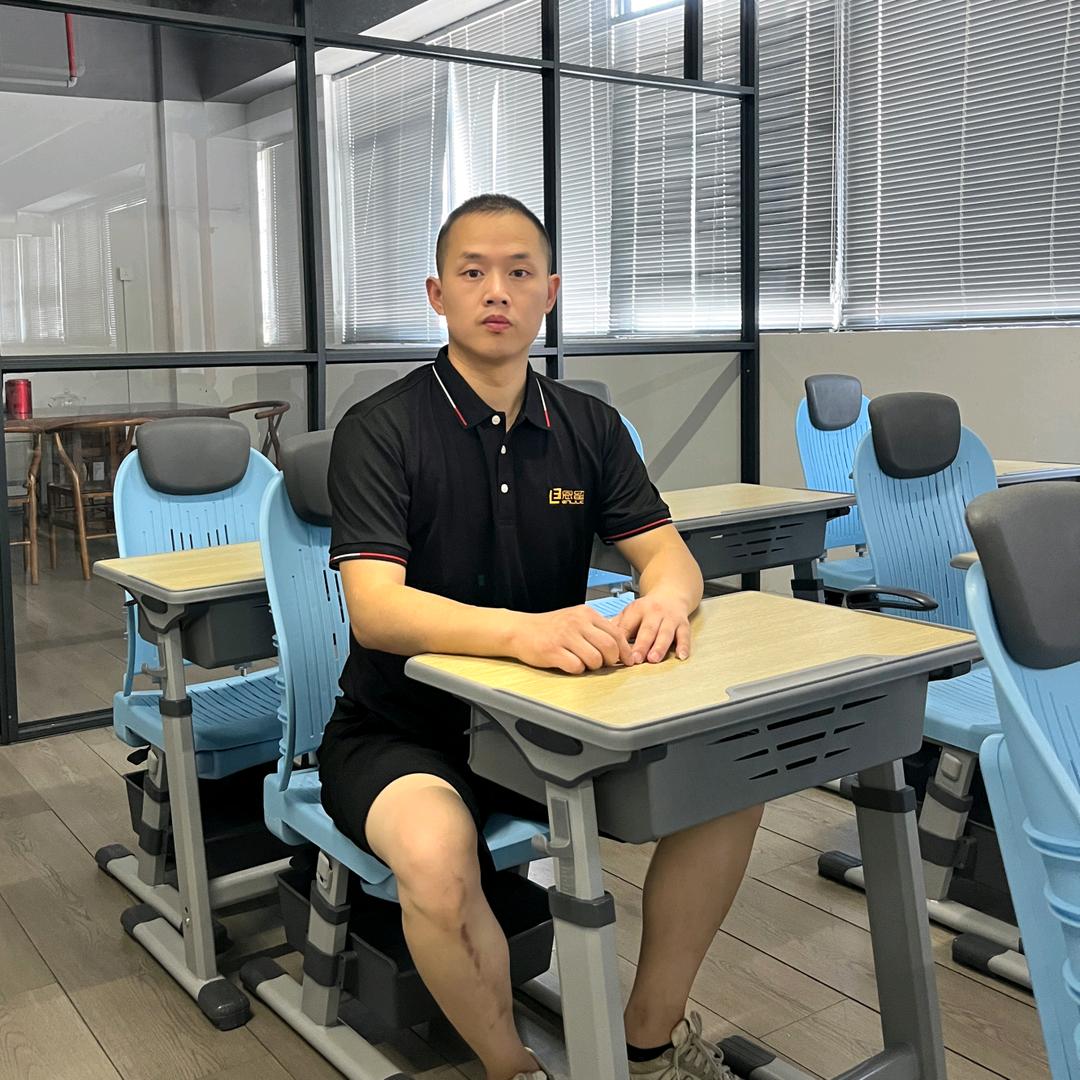 课桌椅源头-保罗