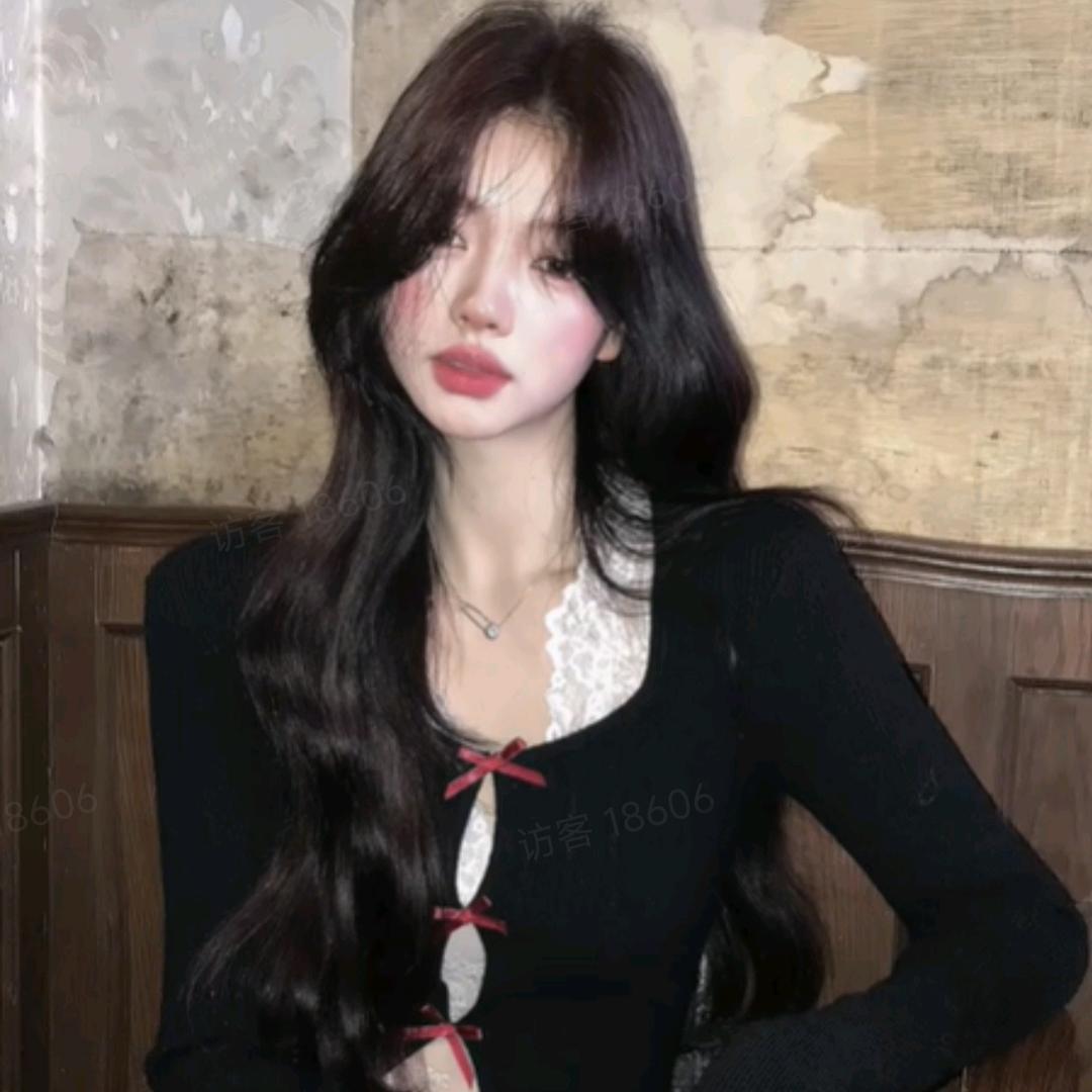 我是秋秋呀-每日穿搭