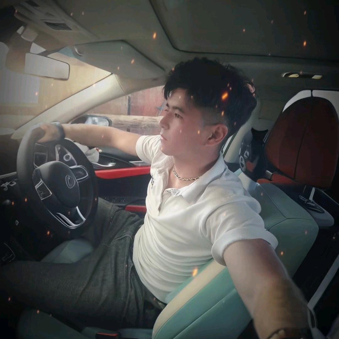 Σ>―(〃°ω°〃)♡→