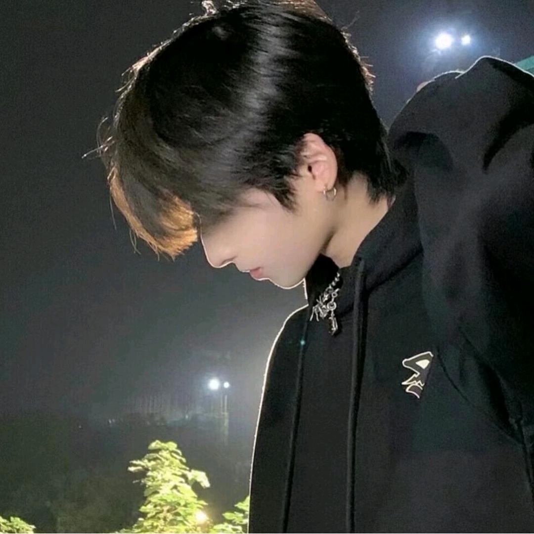 回首满眼星辰