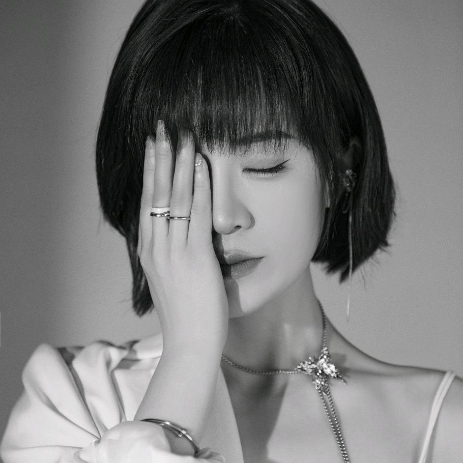 白衣小妖