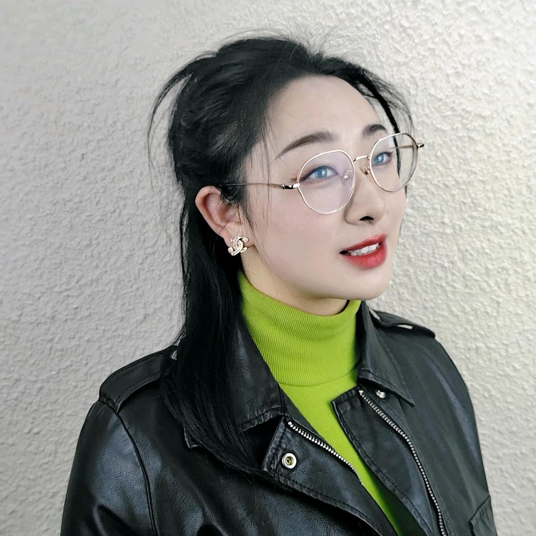 在贵阳的化妆师梅子酱