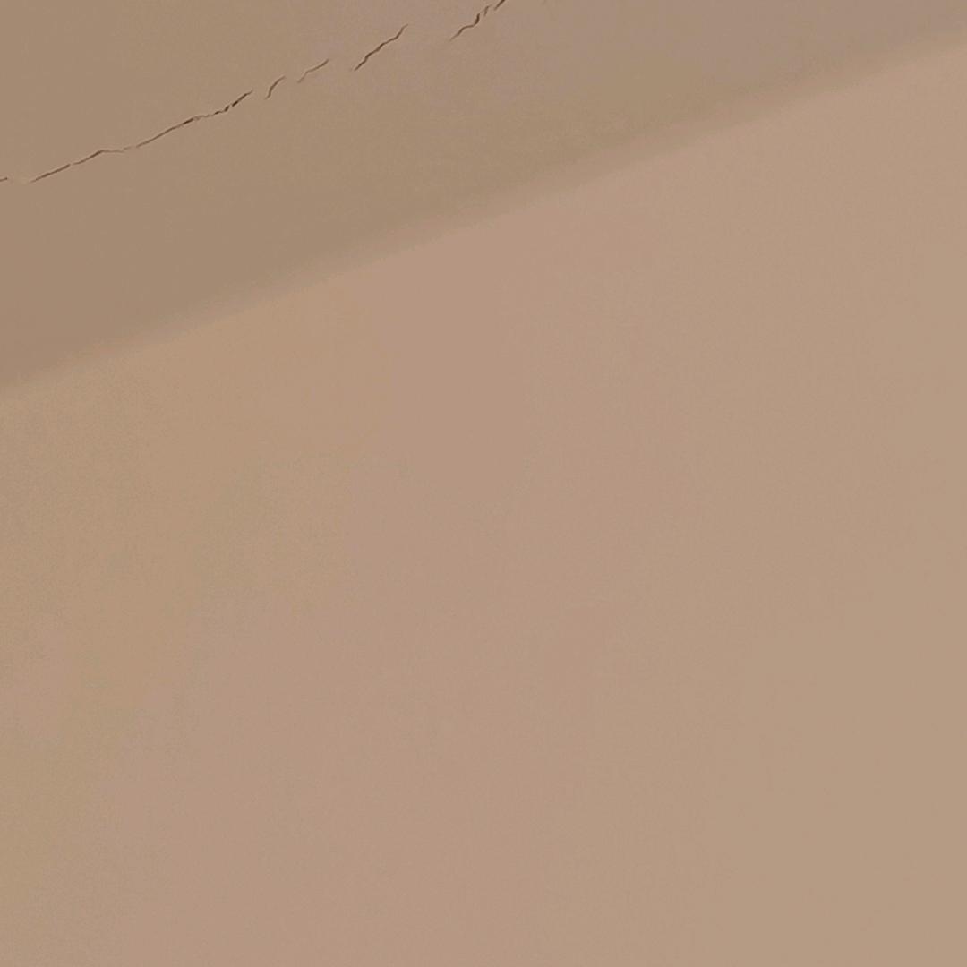 718