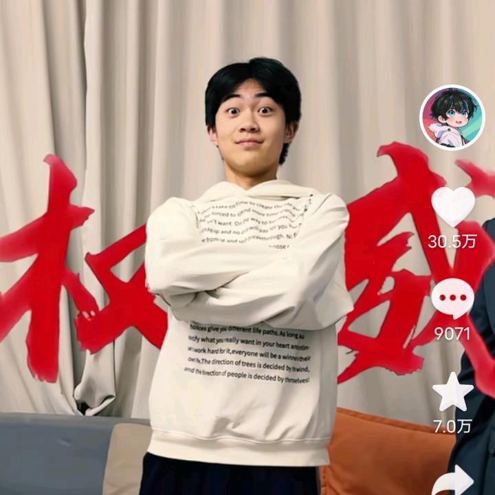 小猫爱吃猫粮