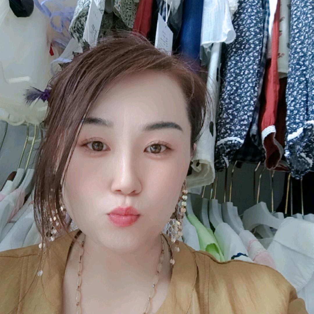 尹集酷吧吧服装店