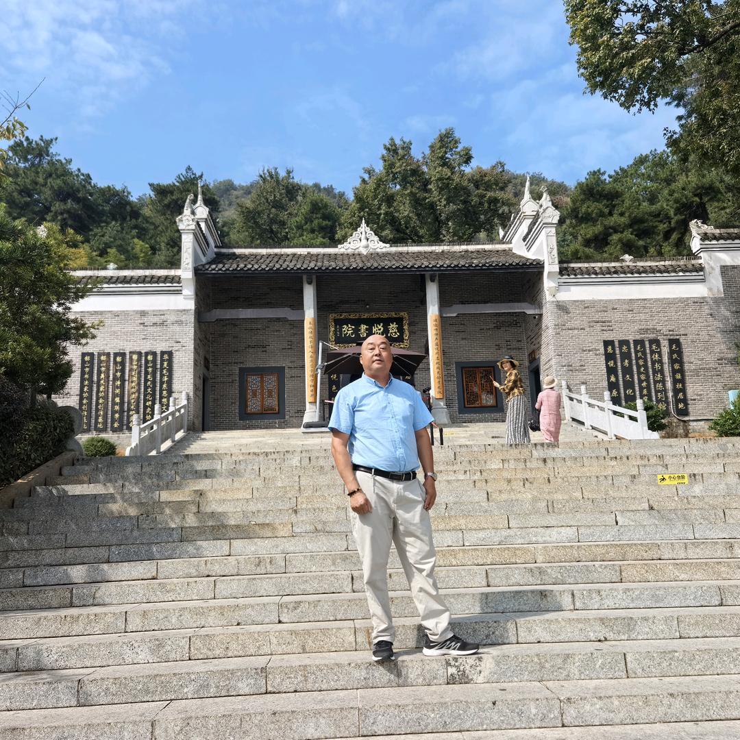 卖电池的光头哥