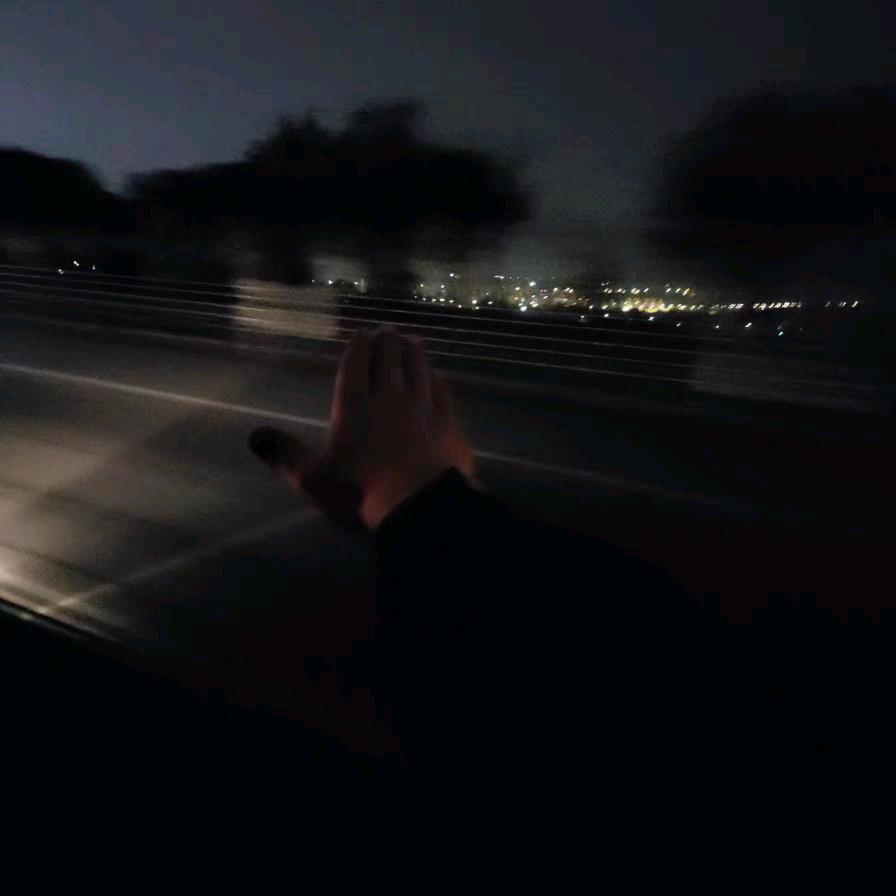 W  ㅤ