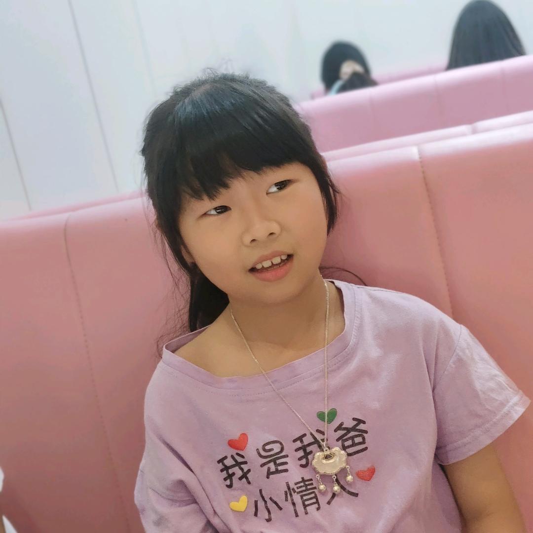 卖麻辣烫的小姐姐