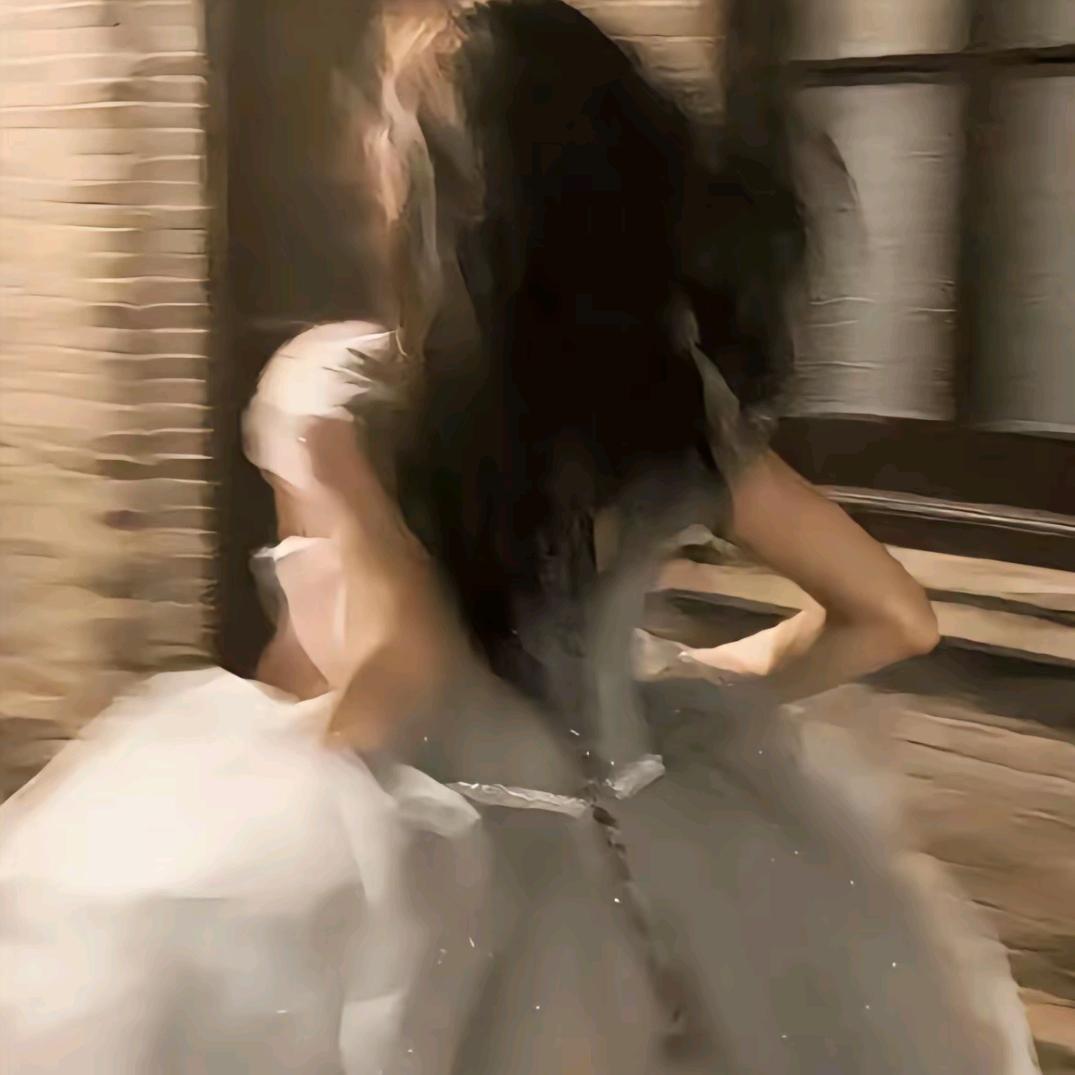 美女也会ᵉᵐᵒ头像