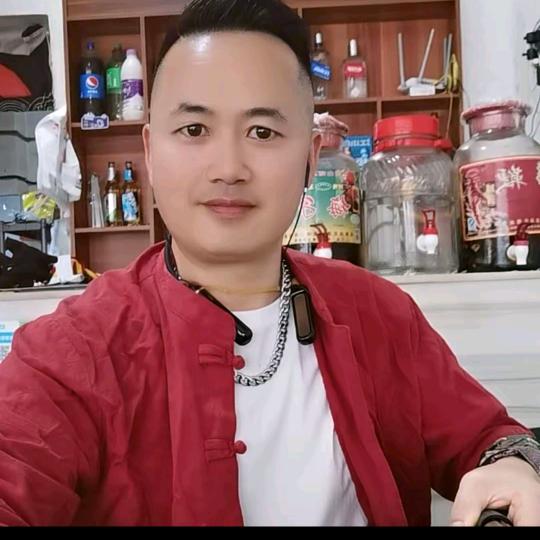 魏一《户外》