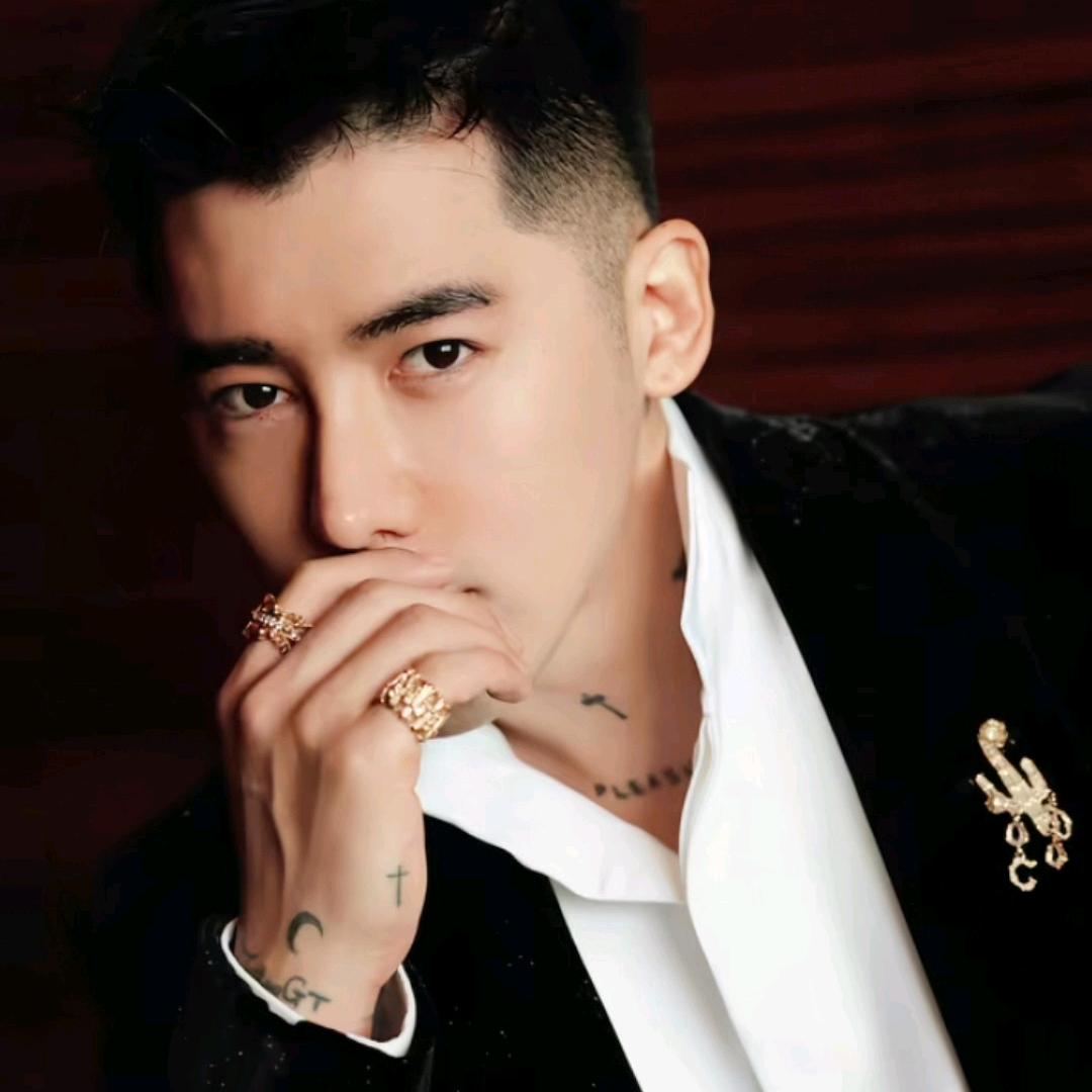 杨圣坤·风裳穿搭