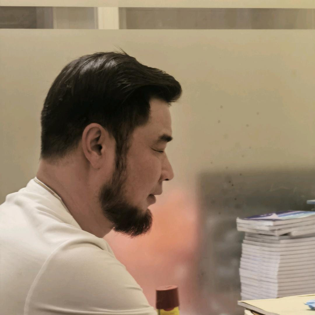 胡子哥新能源汽车销售服务