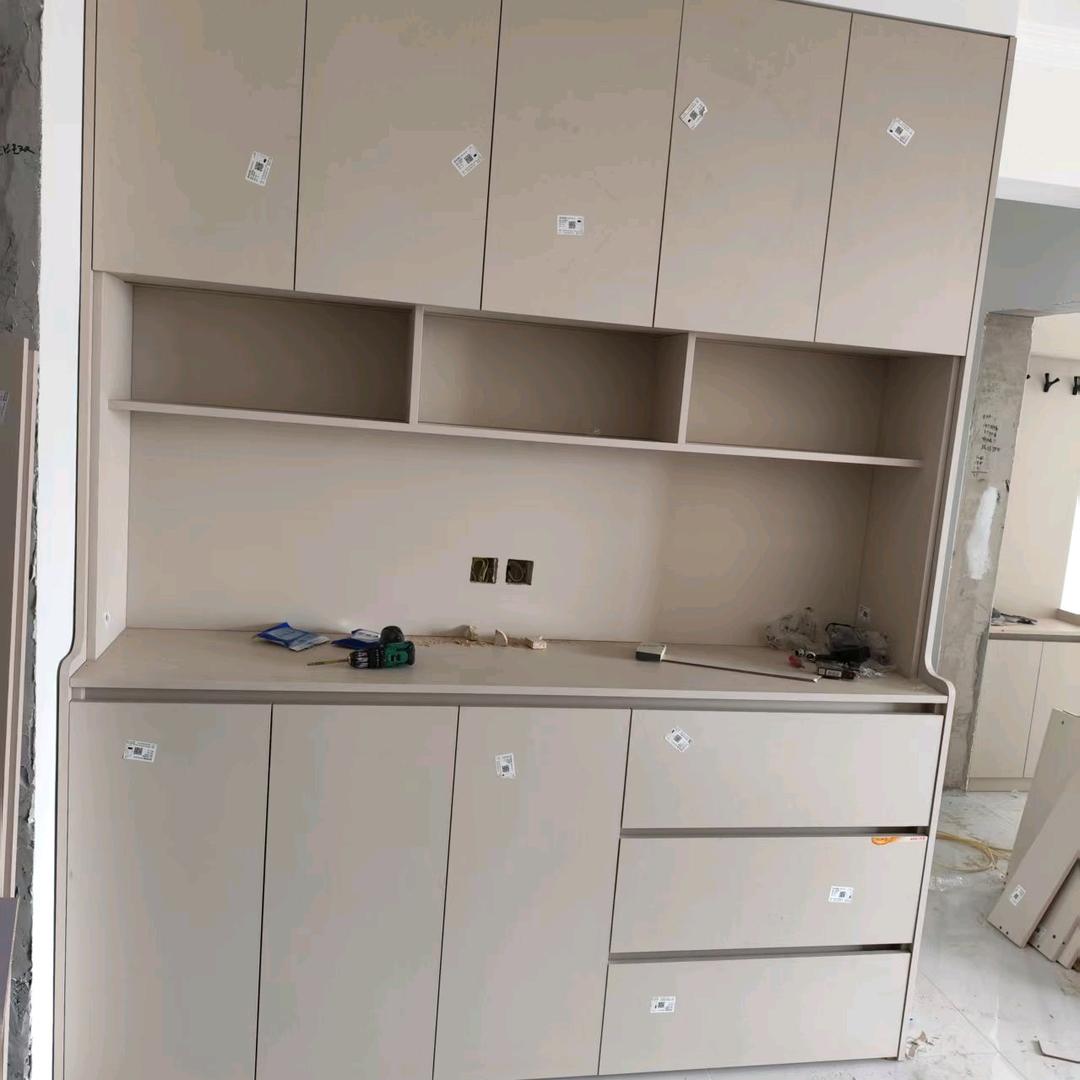 敏敏，《自我经营店。定制家具》