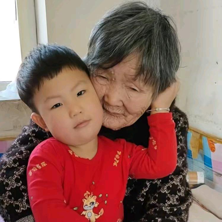 抗白小石头