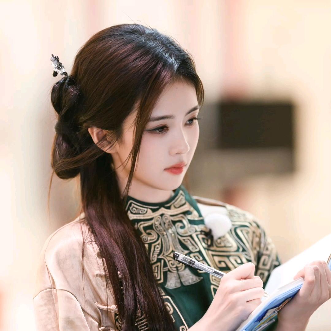 （鹿）妍🍍头像