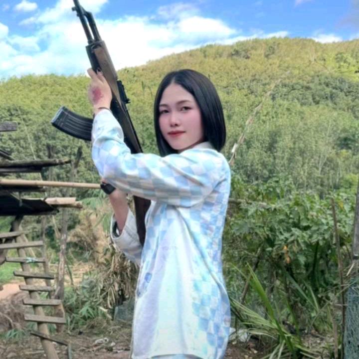 ນໍ້າມັນຫ🇱🇦ອມລະເຫີຍ