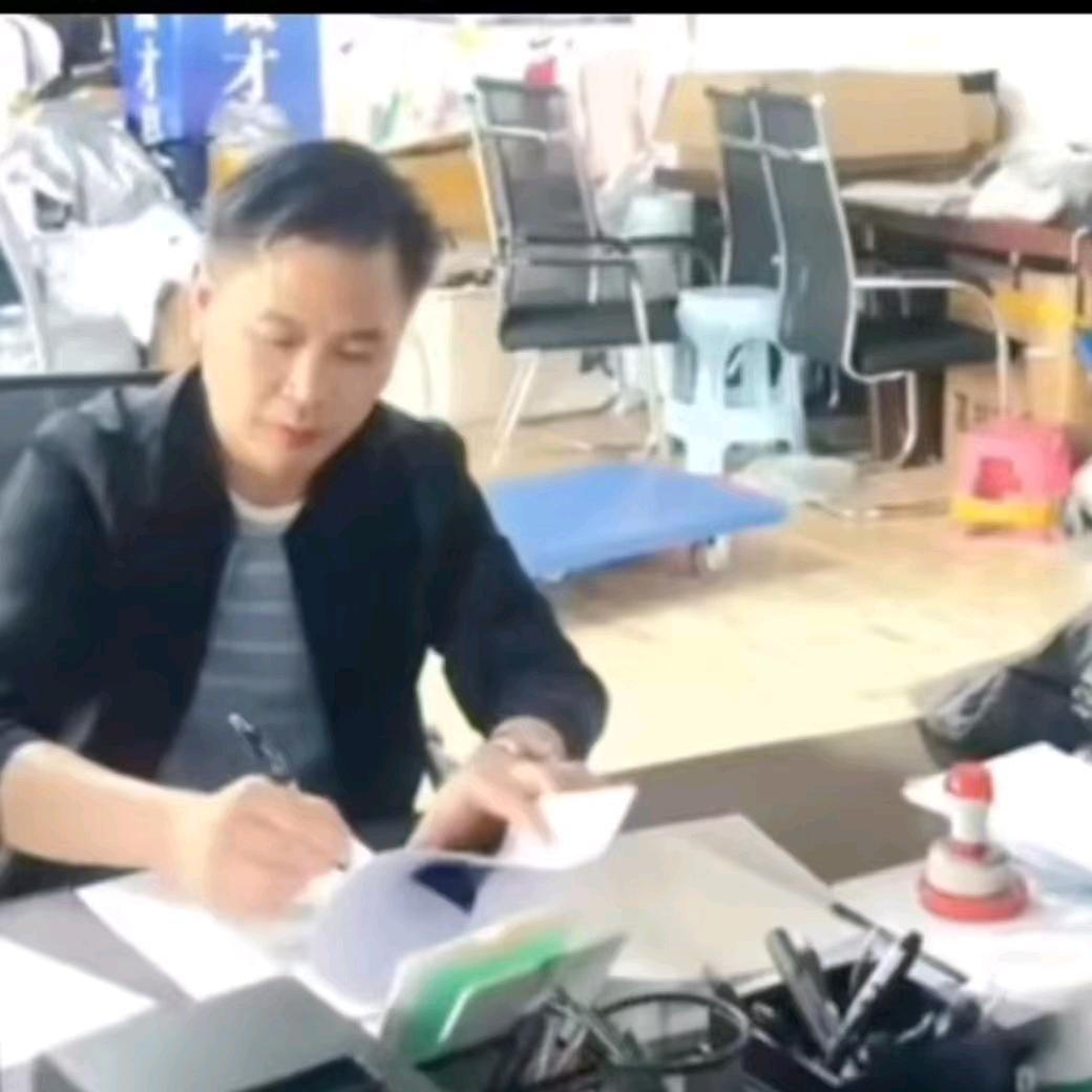 昆明服装库存地摊货源