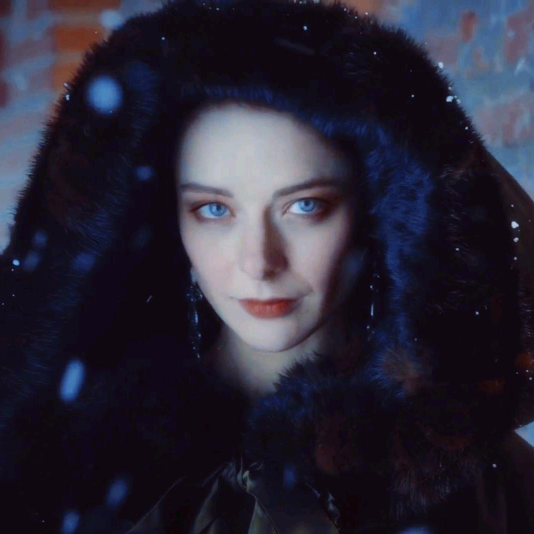 我凌于山河万里，一生自由随风起。