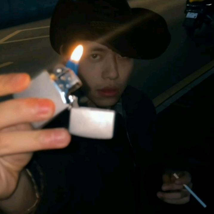 我以枯骨吻春花.