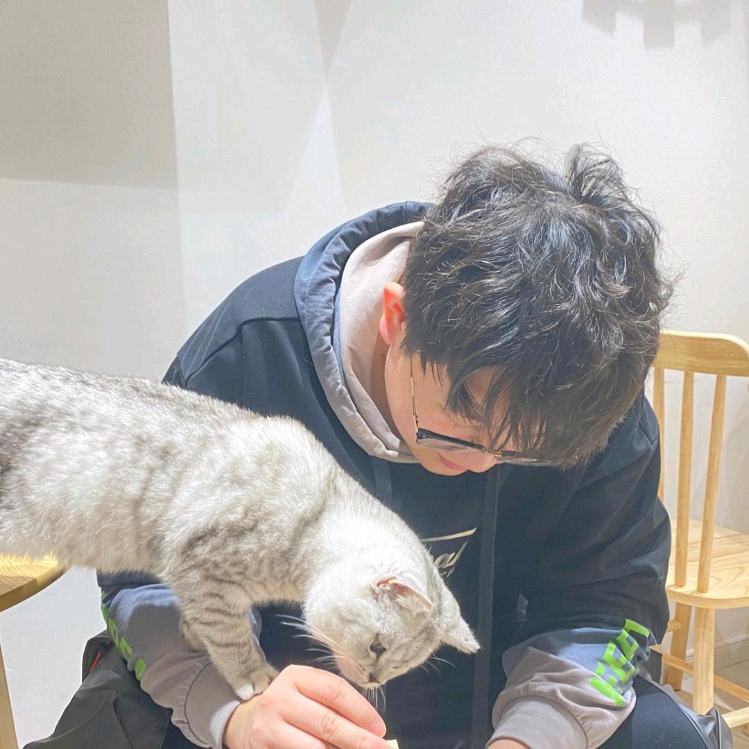 子夜不爱喝可乐🥤