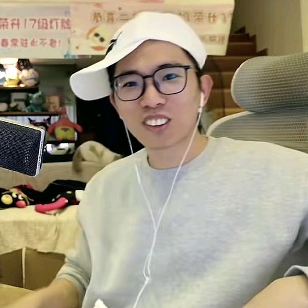 祁氏集  团的烛龙头像