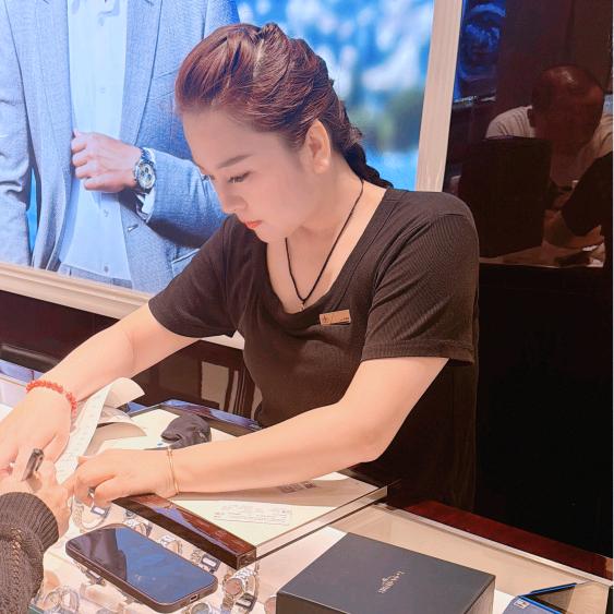 亨吉利哈尔滨柜姐 & Julie