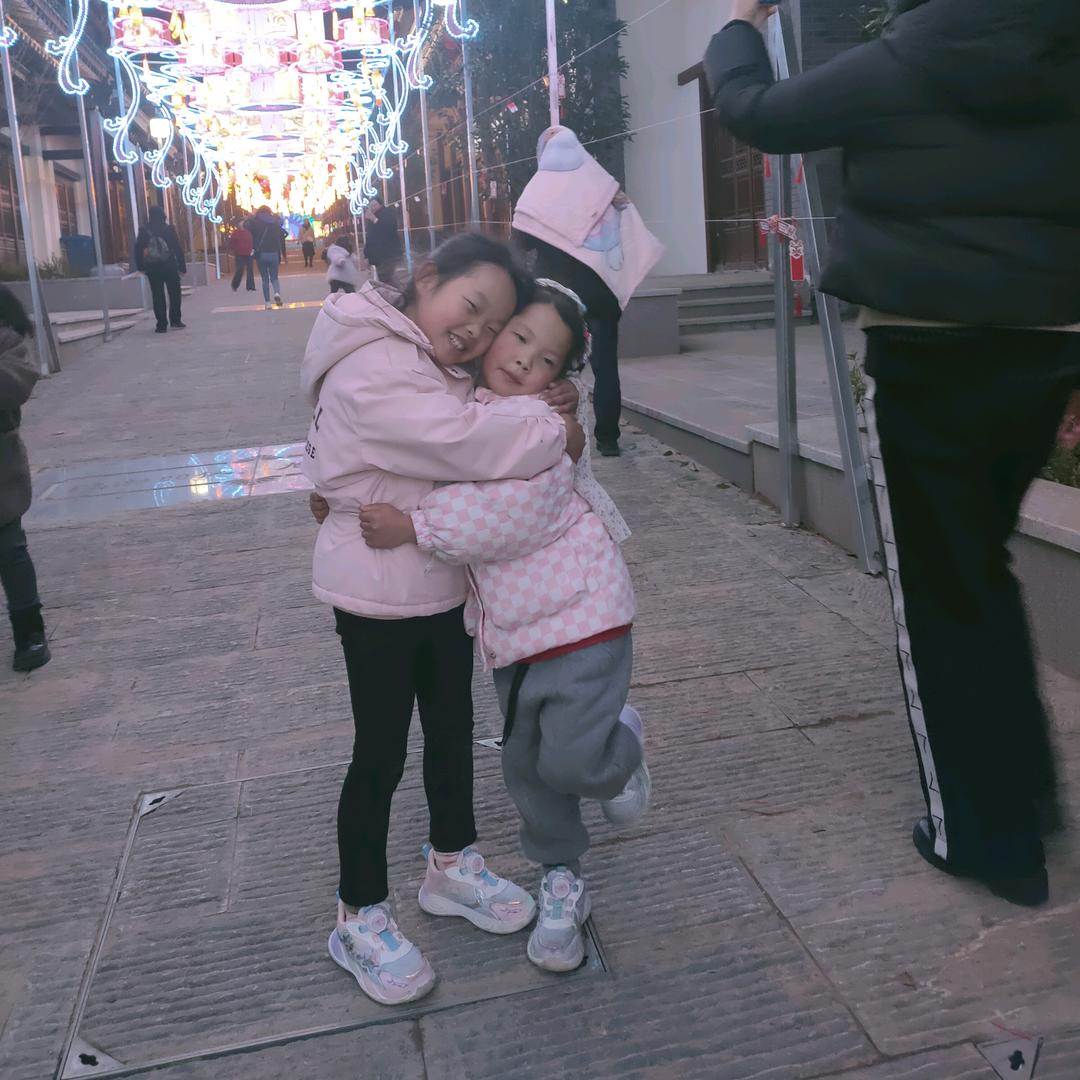 躺在花海里闻花香