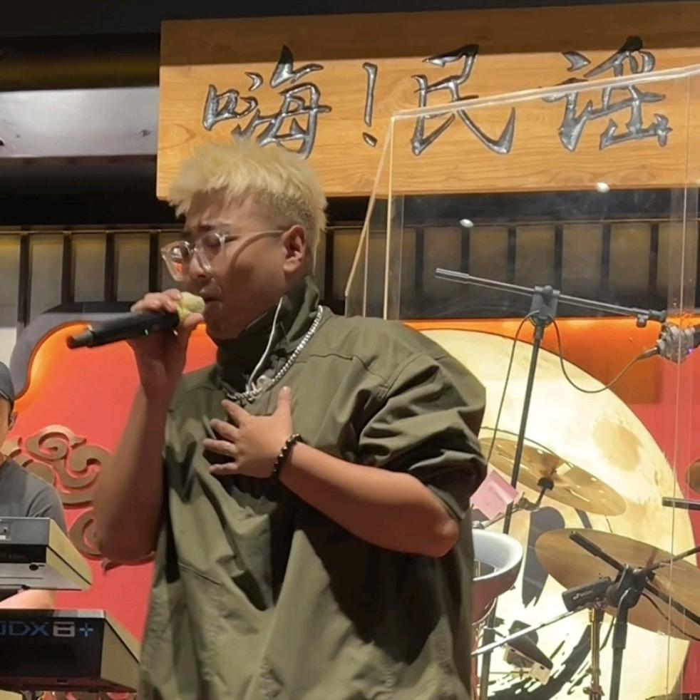 潇陌（嗨！民谣驻唱歌手）