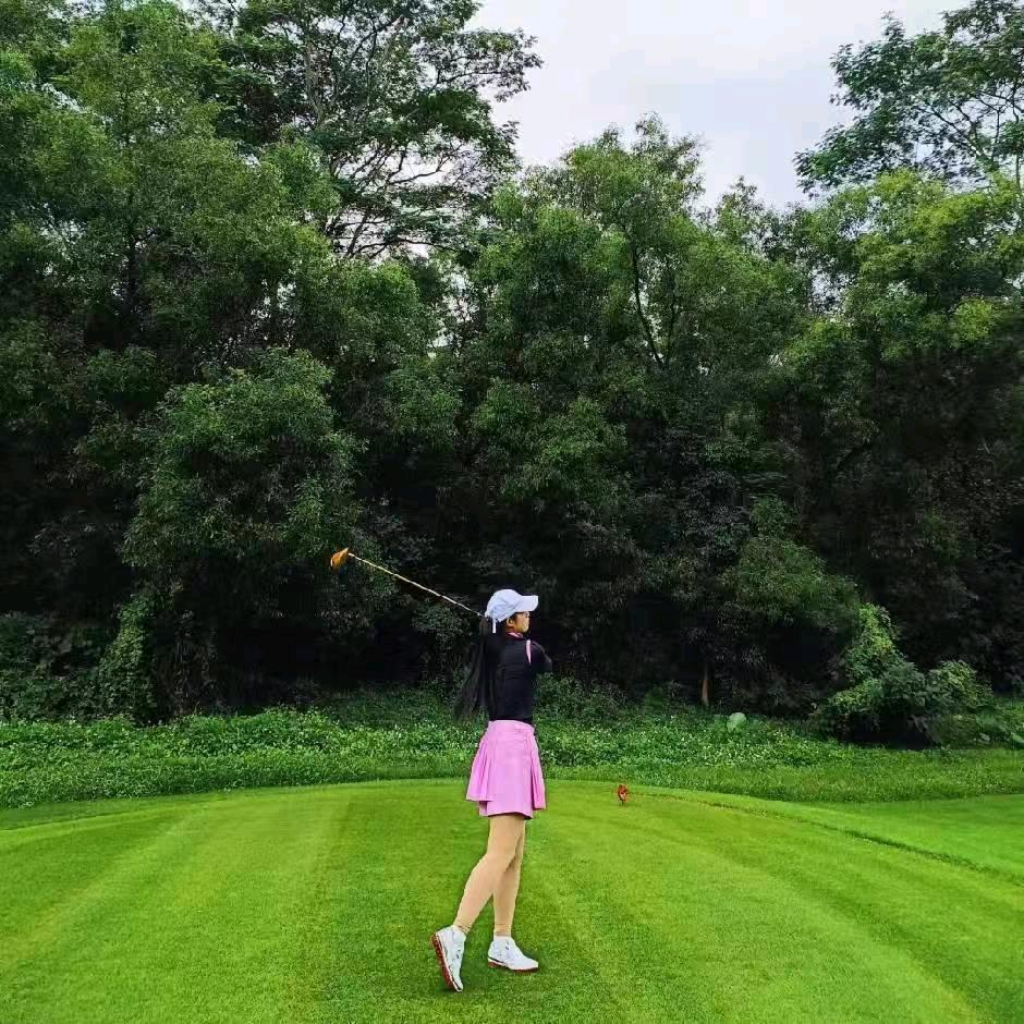 高尔夫球会::丫头