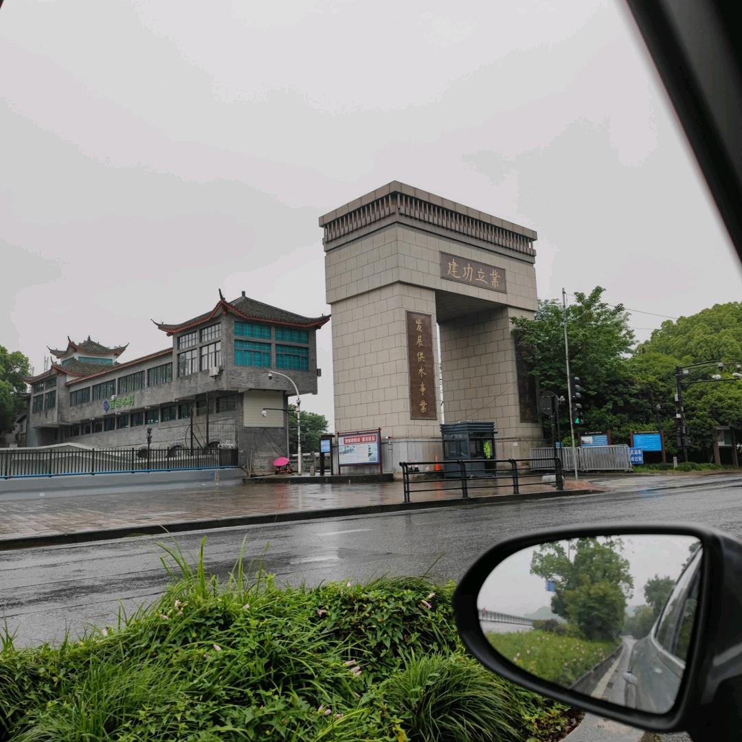 一闪一闪是何人