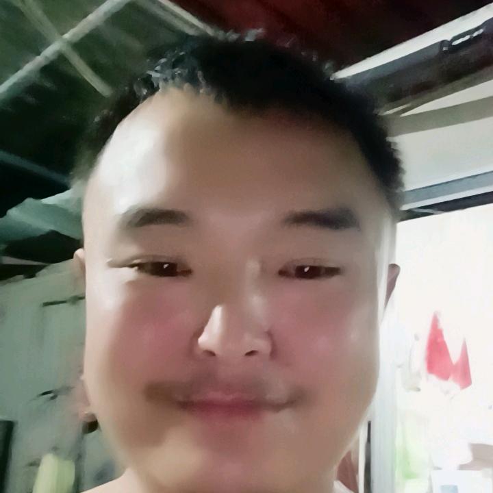 爱  吃炸各扎圈的赵希翼头像
