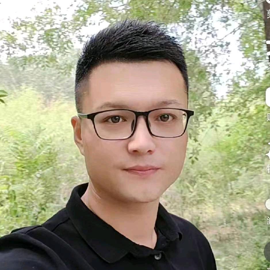王  坤