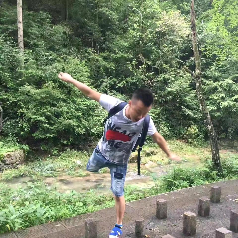 放风筝的大男孩