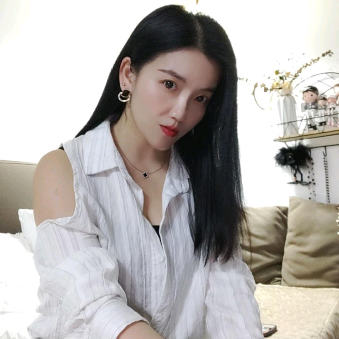 墨镜小姐姐周周