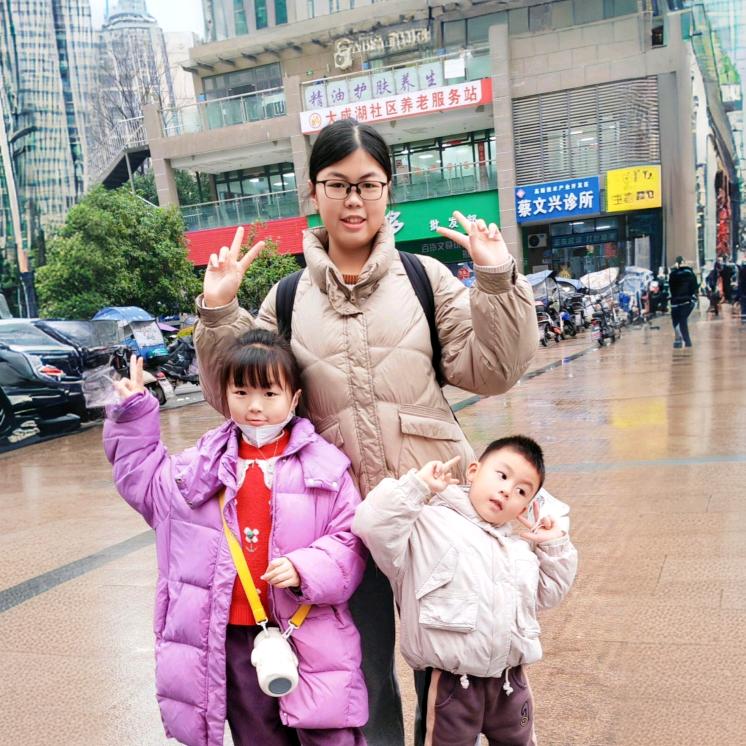 林心林👨‍👩‍👧‍👧🐰