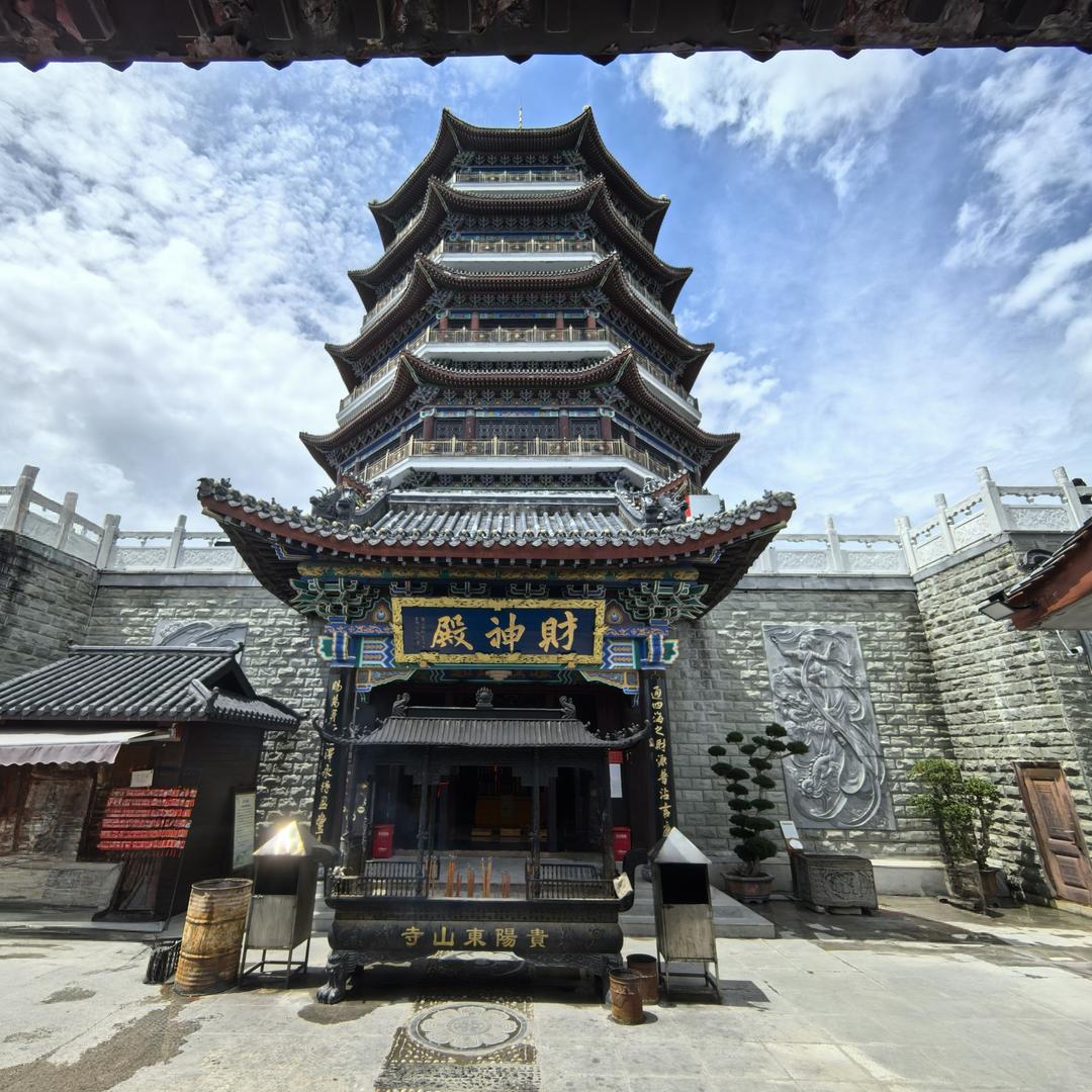 李先生.